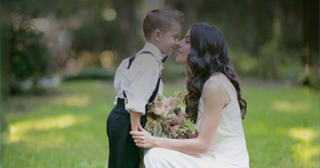 Short & Sweet Sister Wedding Captions with Emojis