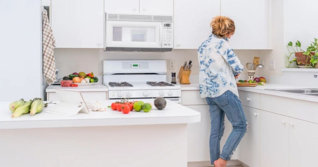 The Psychology Behind Closed Kitchen Appeal